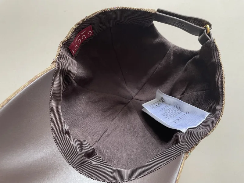 Pet met glitter en Gucci-patroon