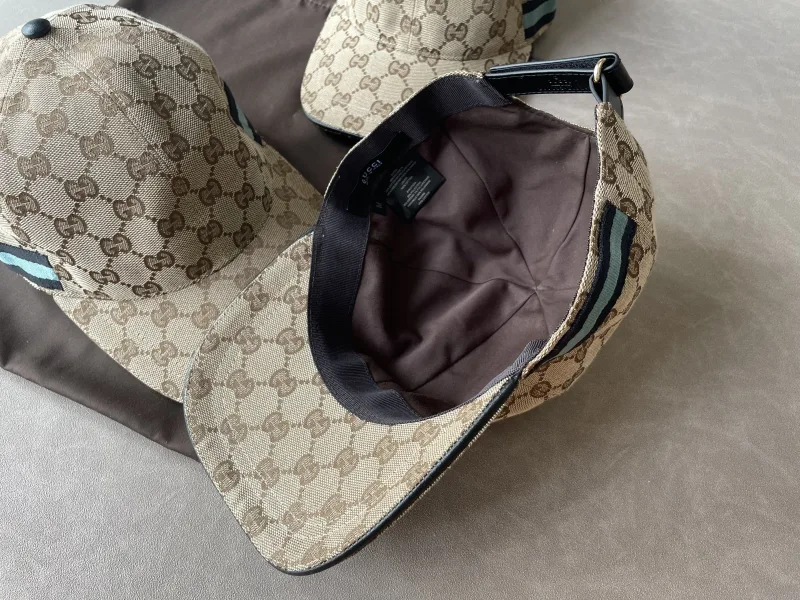 baseball cap met logo print
