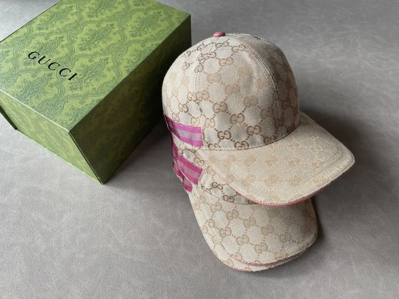 Canvas Cap monogram beige met roze accenten