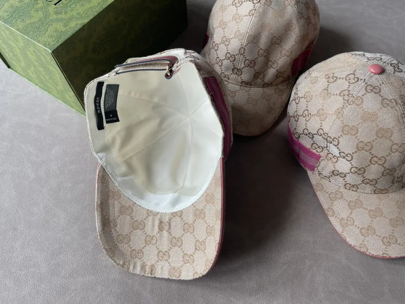 Canvas Cap monogram beige met roze accenten
