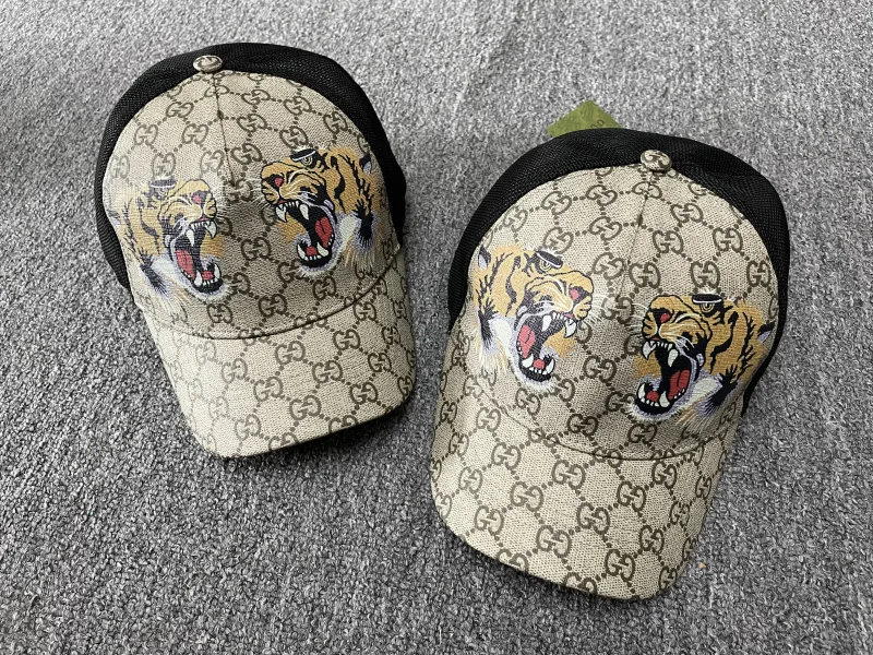baseball cap met tijgerprint