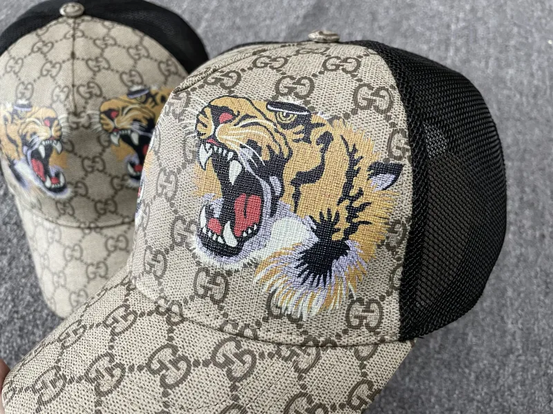 baseball cap met tijgerprint