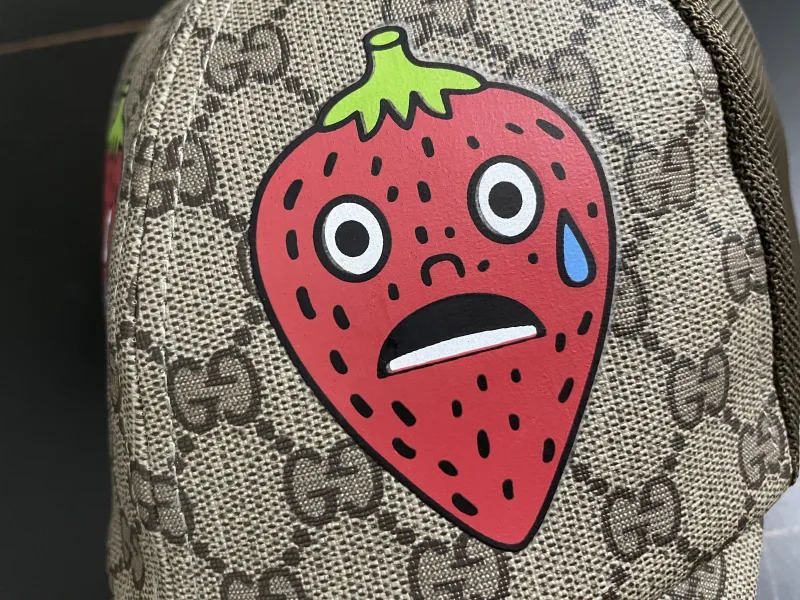 Baseballpet met aardbeienprint