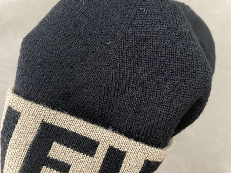 Gebreide muts met Fendi-logo