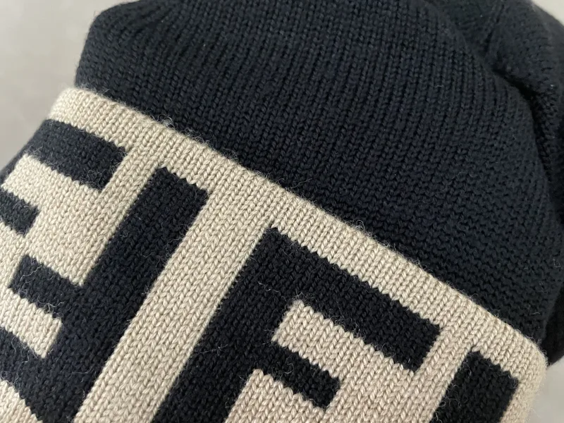 Gebreide muts met Fendi-logo