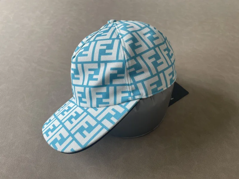 Pet met Fendi-print