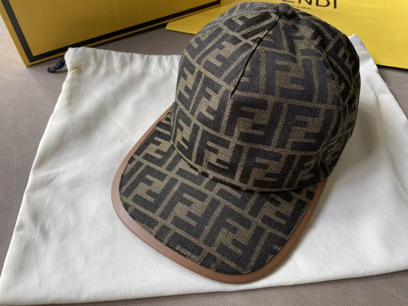 pet met Fendi-monogram
