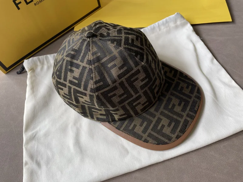 pet met Fendi-monogram