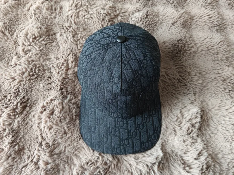 baseball cap met all-over logo