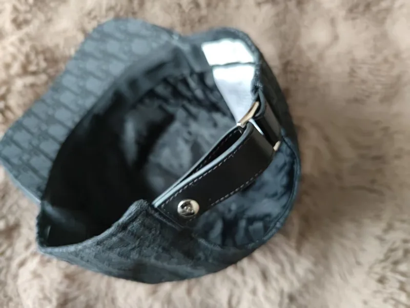 baseball cap met all-over logo