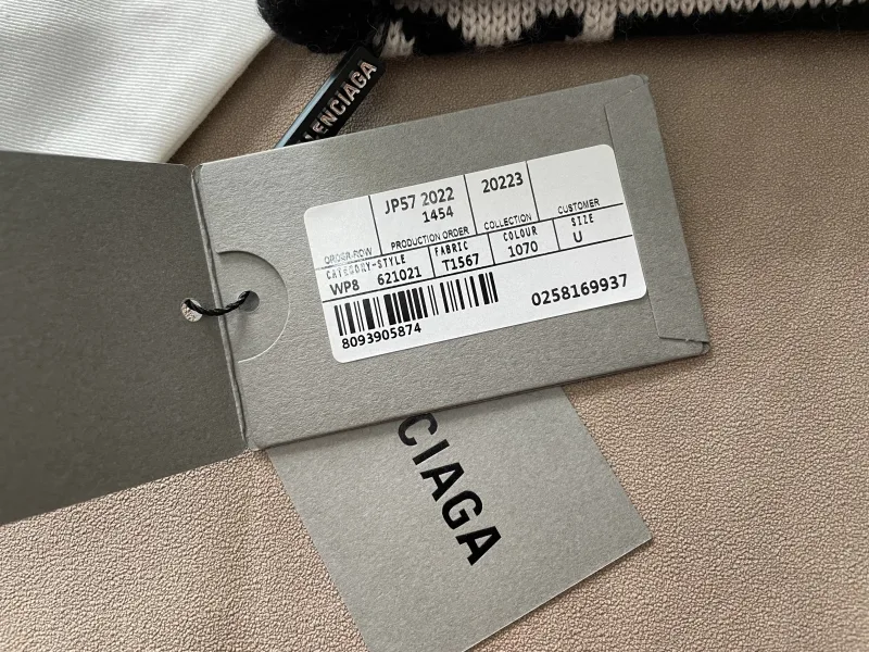 All-over logo beanie