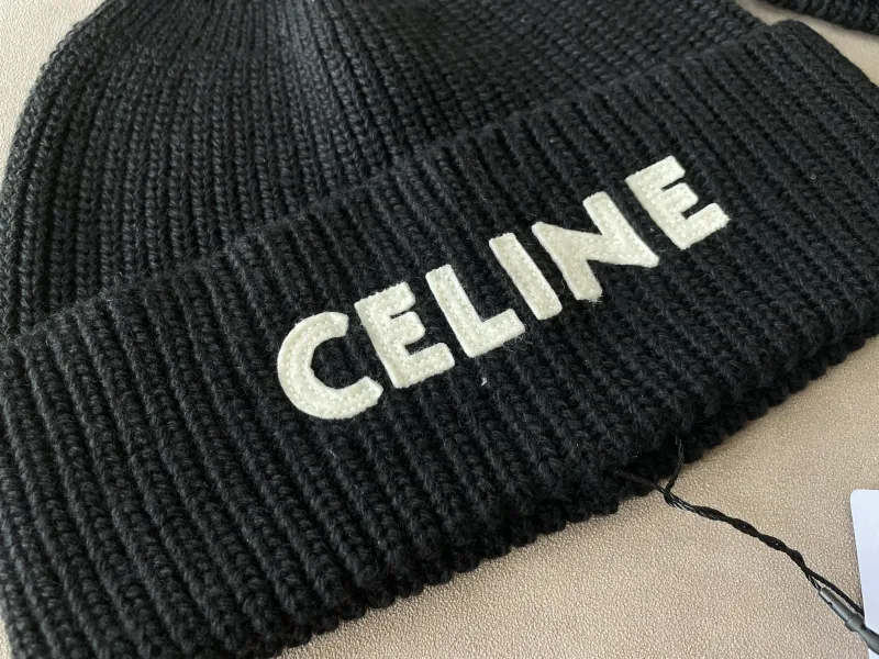 muts met CELINE logo
