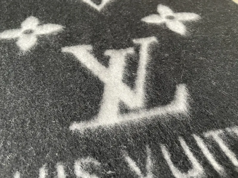 Sjaal met monogram en logo