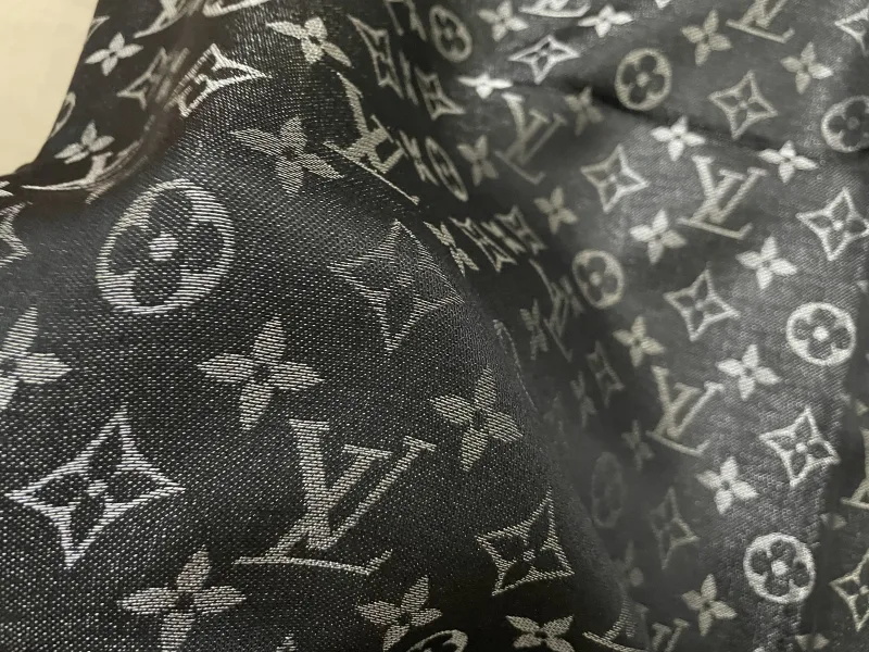 Monogram Sjaal