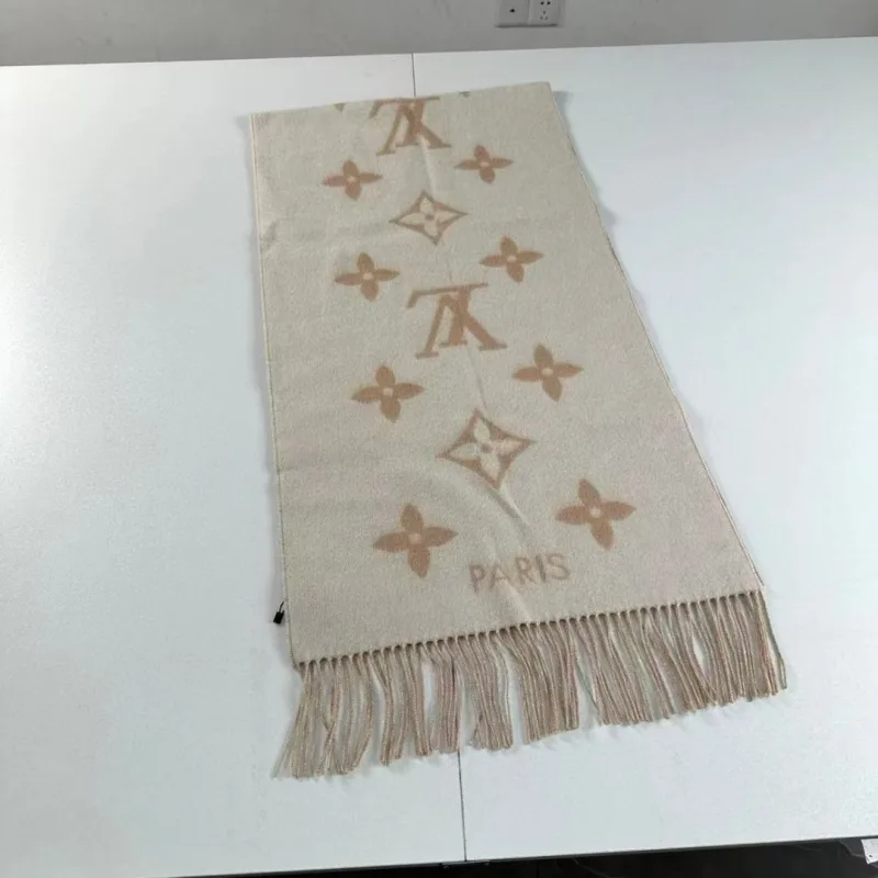 Sjaal met monogram en logo