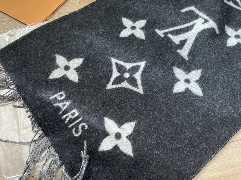 sjaal met monogram
