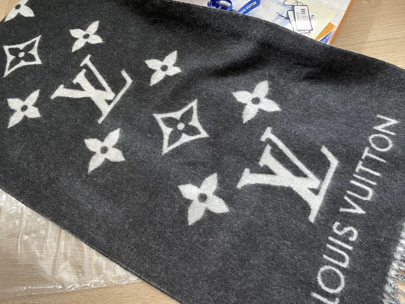 sjaal met monogram