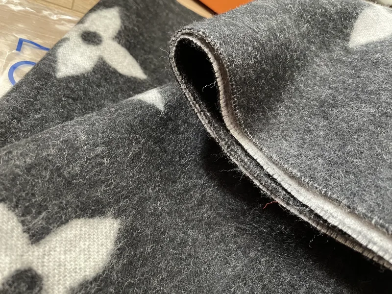 sjaal met monogram