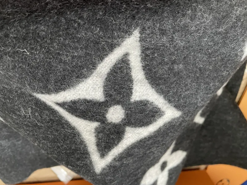 sjaal met monogram