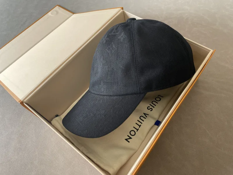 baseball cap logo print
