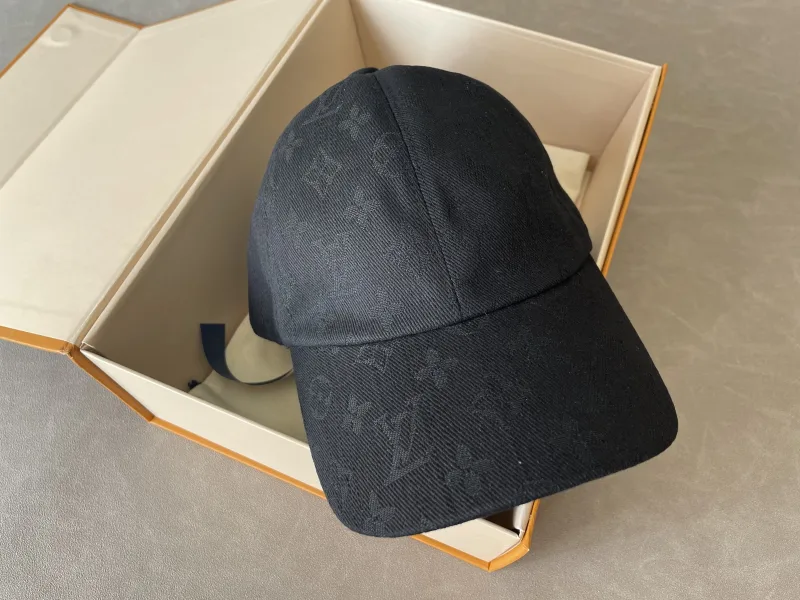 baseball cap logo print