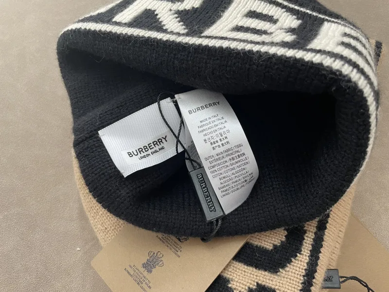 Beanie met logo band