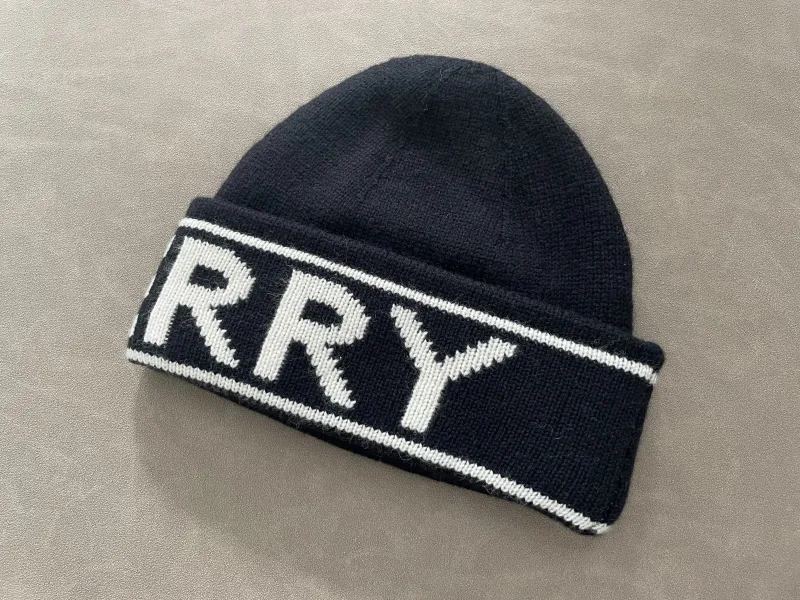 Beanie met logo band