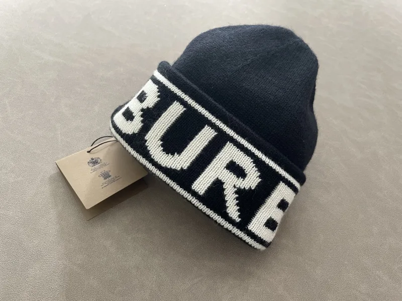 Beanie met logo band