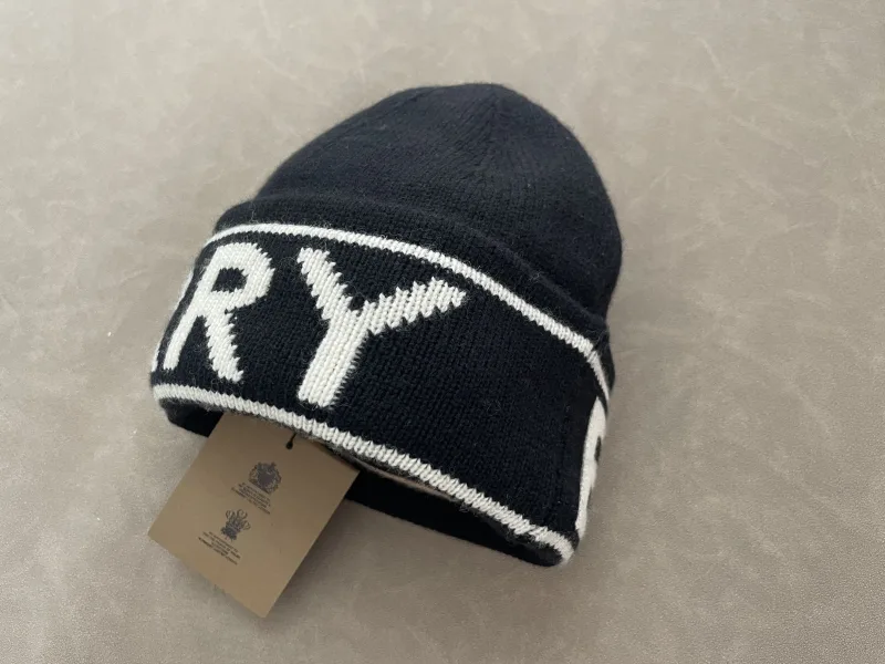 Beanie met logo band